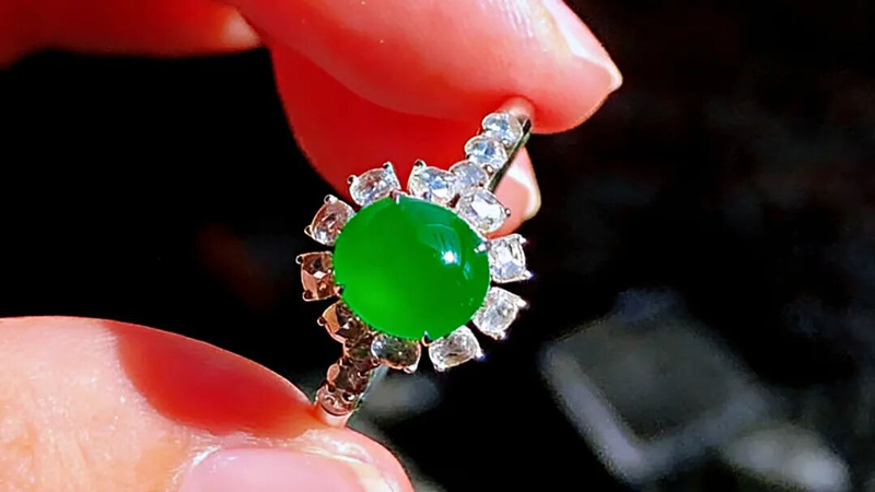 The Guide to Telling jadeite and nephrite Apart