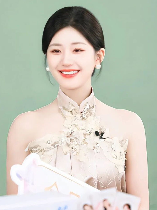 4 Actresses in Oriental Charm