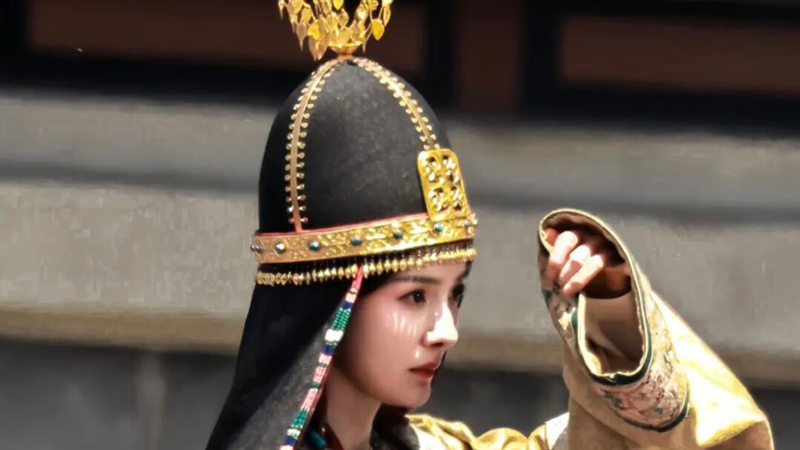 That Crazy Hat in Jiangshan Datong?