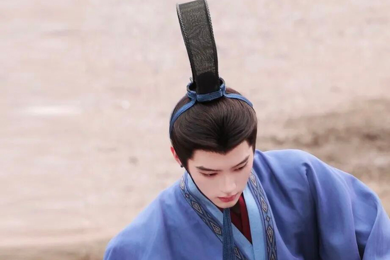 Ashes to Crown: Xie Yanlai’s Tall Chu Headwear