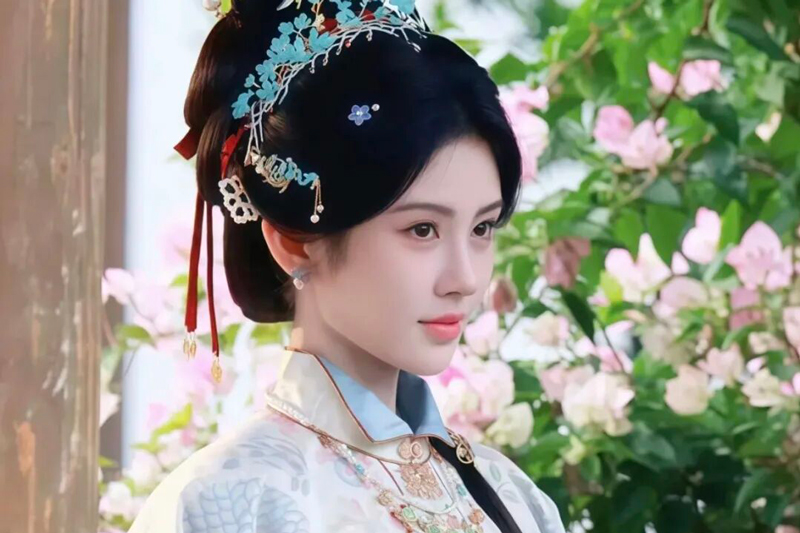 Ju Jingyi’s Ming Folded Collar in Wanhua Shijie