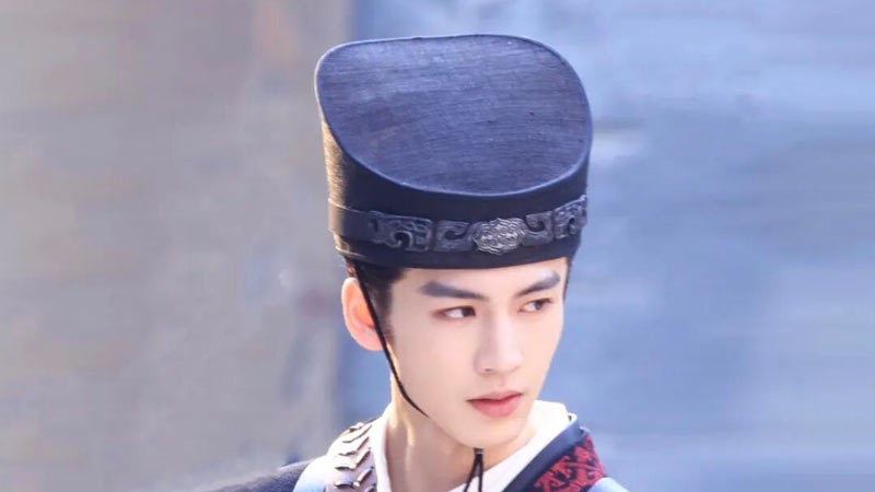 Why Zhang Linghe’s Hat Looks Odd in The Road to Glory