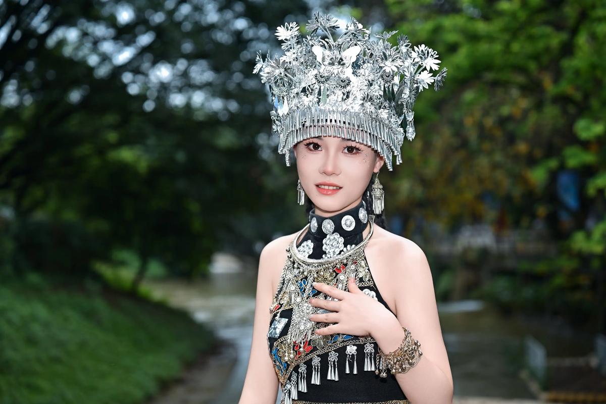 Shidong Miao Fashion Week: 33 Women Tell Mothers' Robes Stories