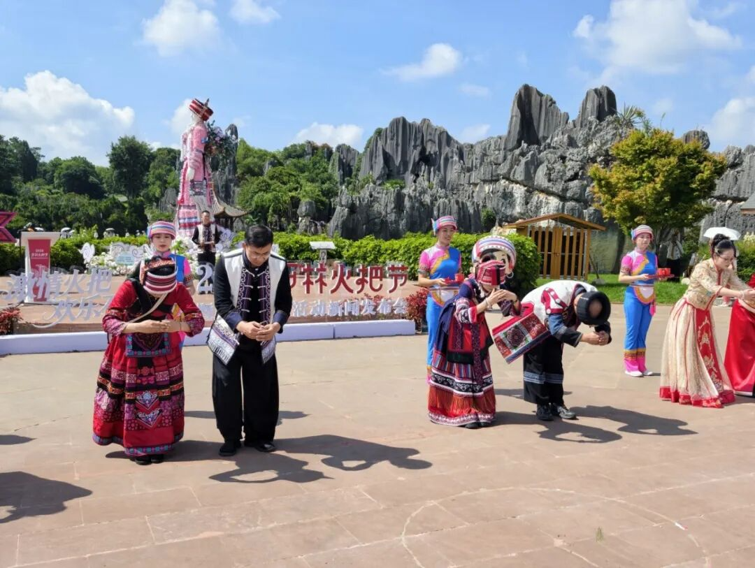 Yunnan 3rd Qixi Wedding: 66 Couples in 16 Prefectures