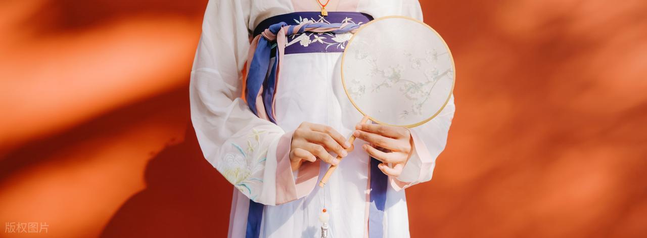 Wearing Hanfu Is Confidence: Tops Douyin Charts as Daily Wear