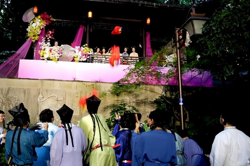 Grand Canal Collective Wedding Aug 19: Hangzhou Recruits 15 Couples