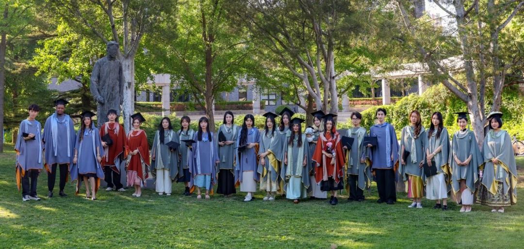 Chinese Graduation Hanfu Gowns: Redesign New Degree Dress