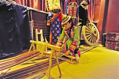 Yugu Costume Master Ke Cuiling: Stitching a Wearable Art