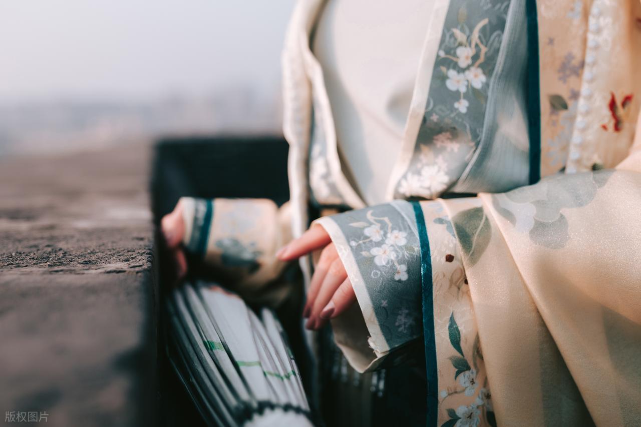 Wearing Hanfu Is Confidence: Tops Douyin Charts as Daily Wear