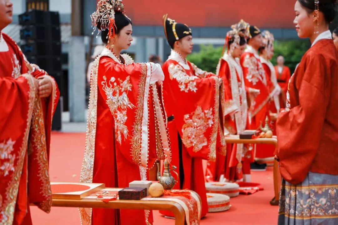 Guiyang Confucius Academy Chinese Wedding: 500 Couples