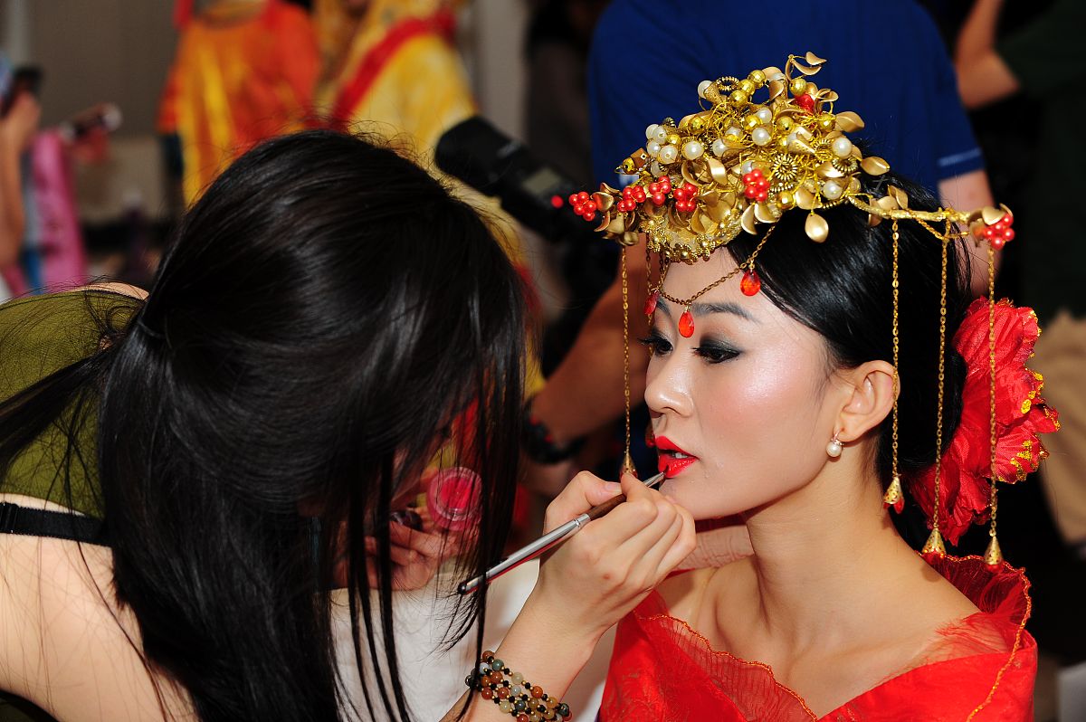 Hangzhou Hanfu Day Draws 100+ Foreign Youth