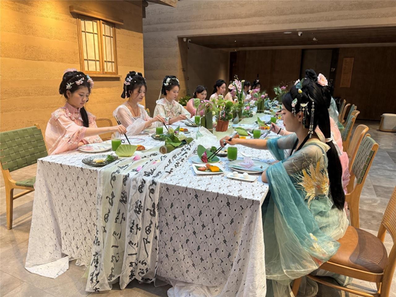 Wucheng Lake Lotus Week: Hanfu Styling, Lotus Feast at Night