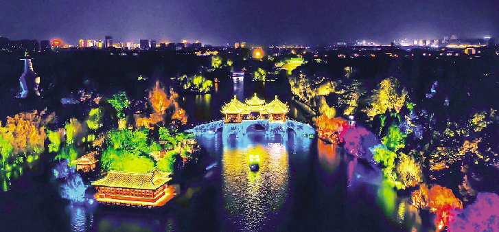 Hanfu Parades and Iron Fireworks in Yangzhou