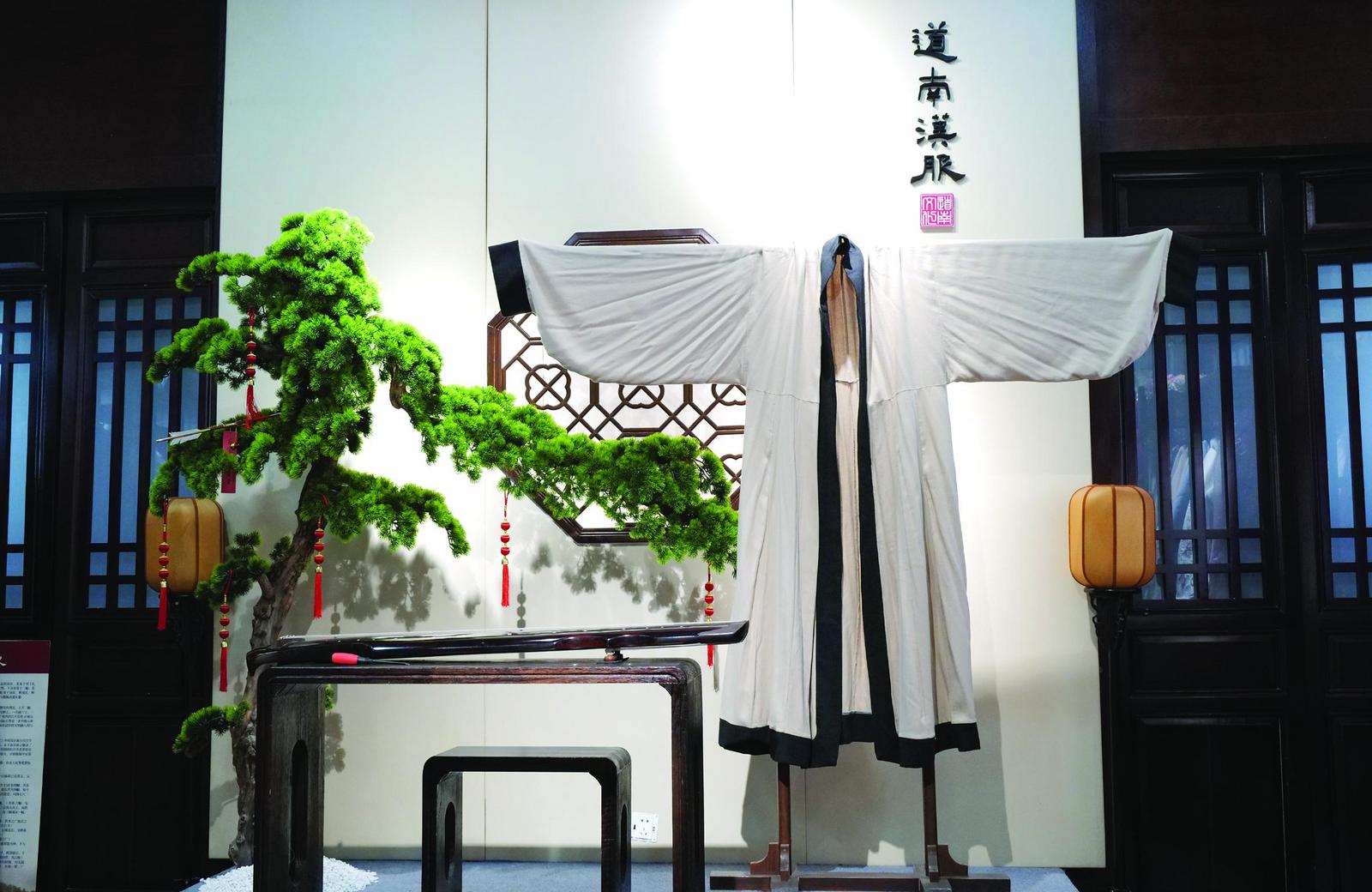 Zhuzi Shenyi Hanfu: Fujian's Confucian Robe Revival