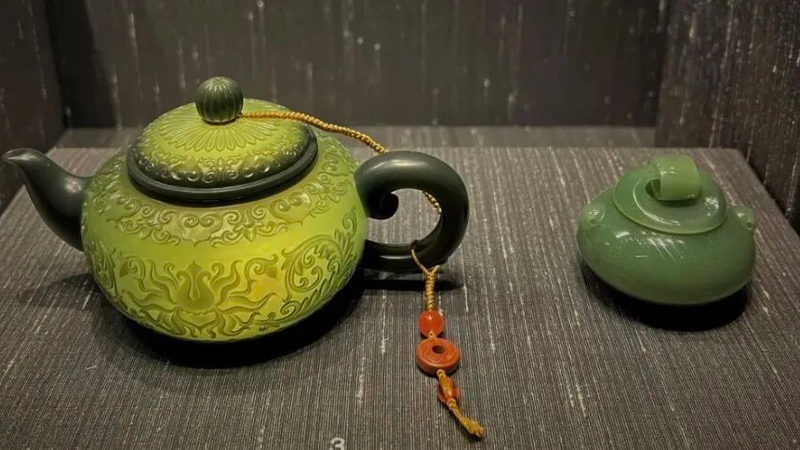 Chen Duling Performs the Displaced Glass Relic