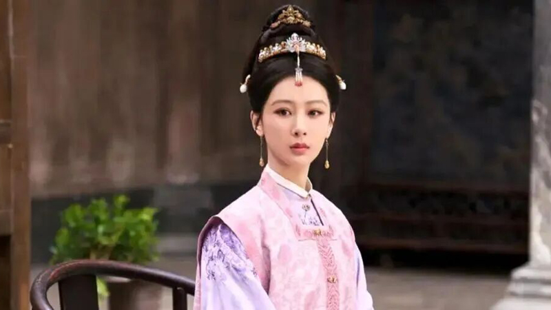 Yang Zi’s Historic Ming Hair Jewelry in Mo