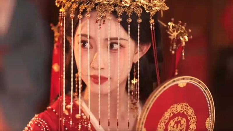 Blossoms of Power: Why the Bride Holds a Fan Instead of a Red Veil