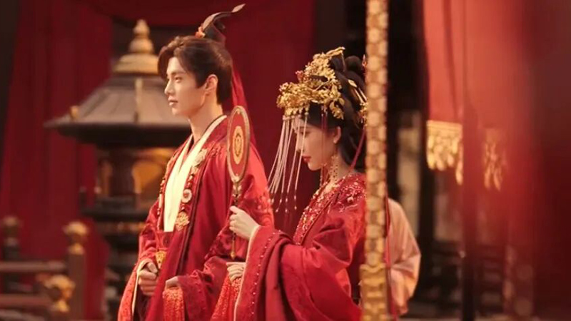 Blossoms of Power: Why the Bride Holds a Fan Instead of a Red Veil