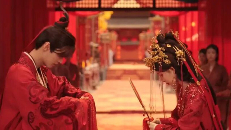 Blossoms of Power: Why the Bride Holds a Fan Instead of a Red Veil