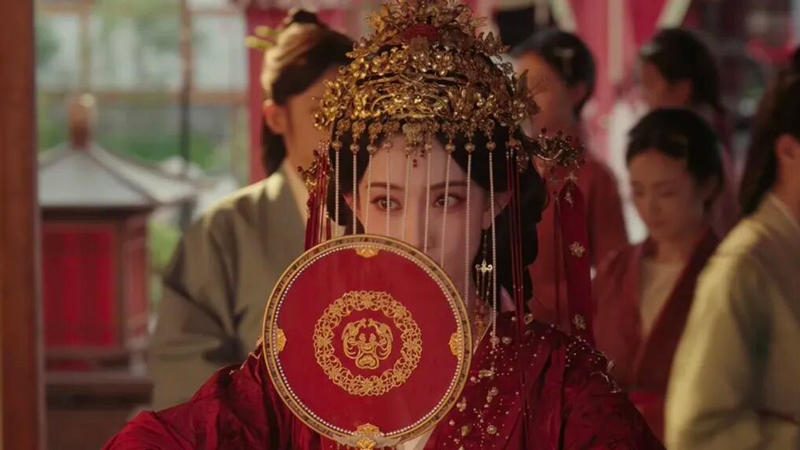 Cinematic Misuse of Qing Crowns in Blossoms of Power