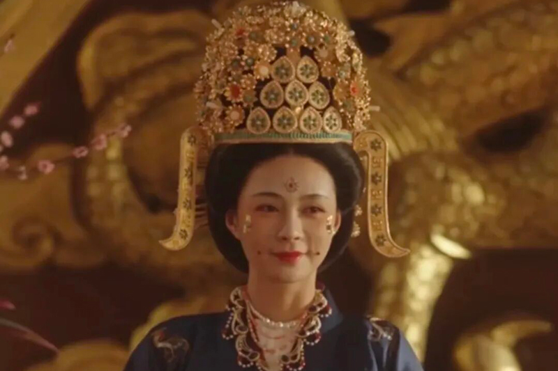 Tassels Ruin the Majesty of a Sui Royal Headdress