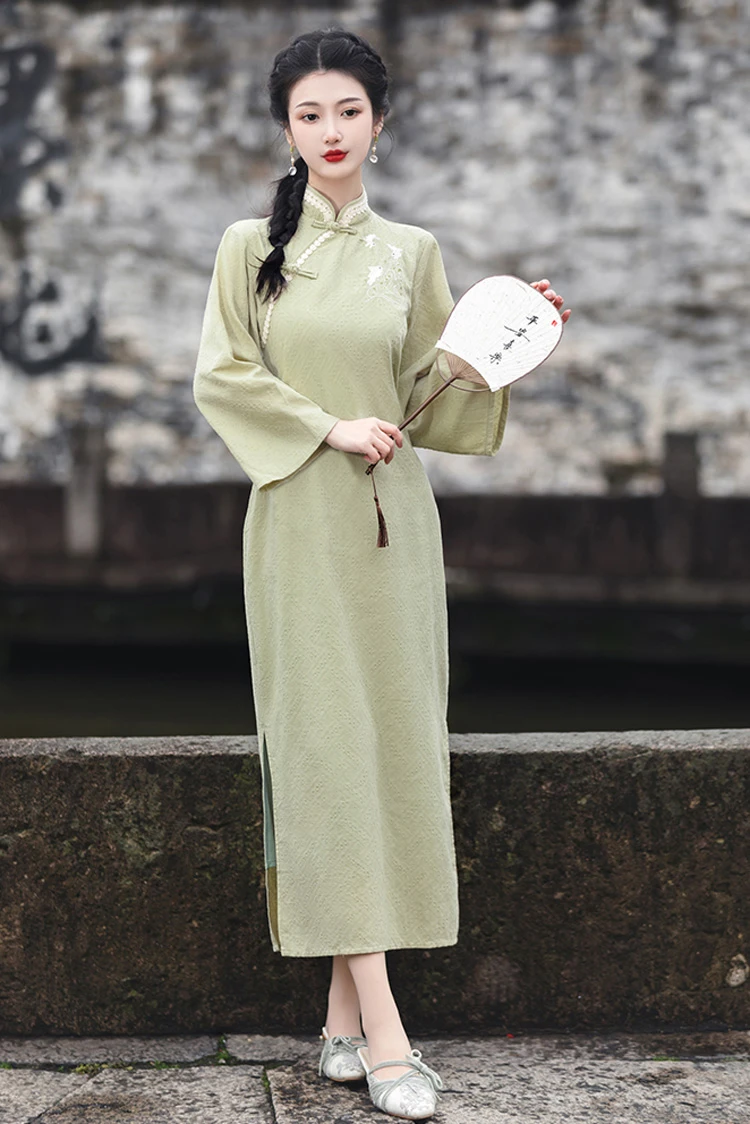Vintage Cheongsam Spring Women Embroidered Qipao Dresses