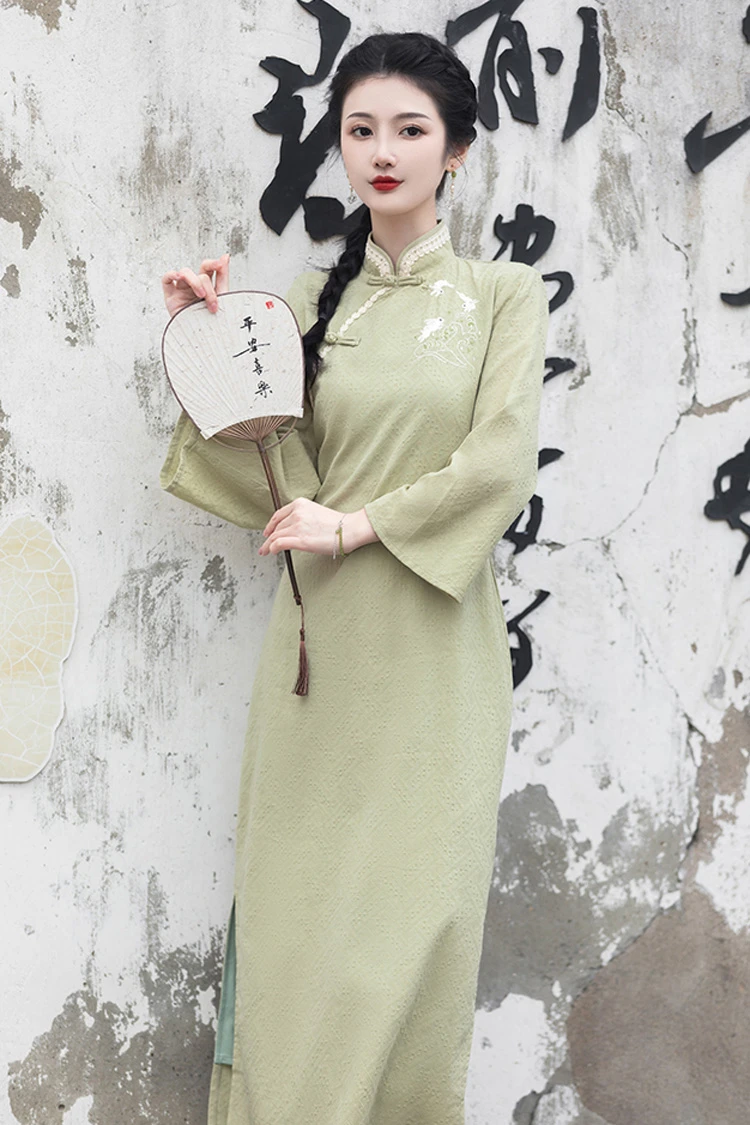 Vintage Cheongsam Spring Women Embroidered Qipao Dresses