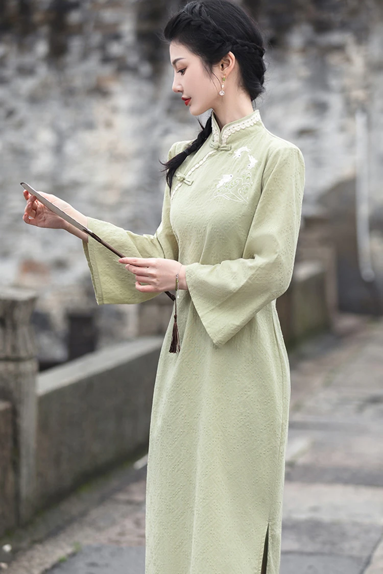 Vintage Cheongsam Spring Women Embroidered Qipao Dresses