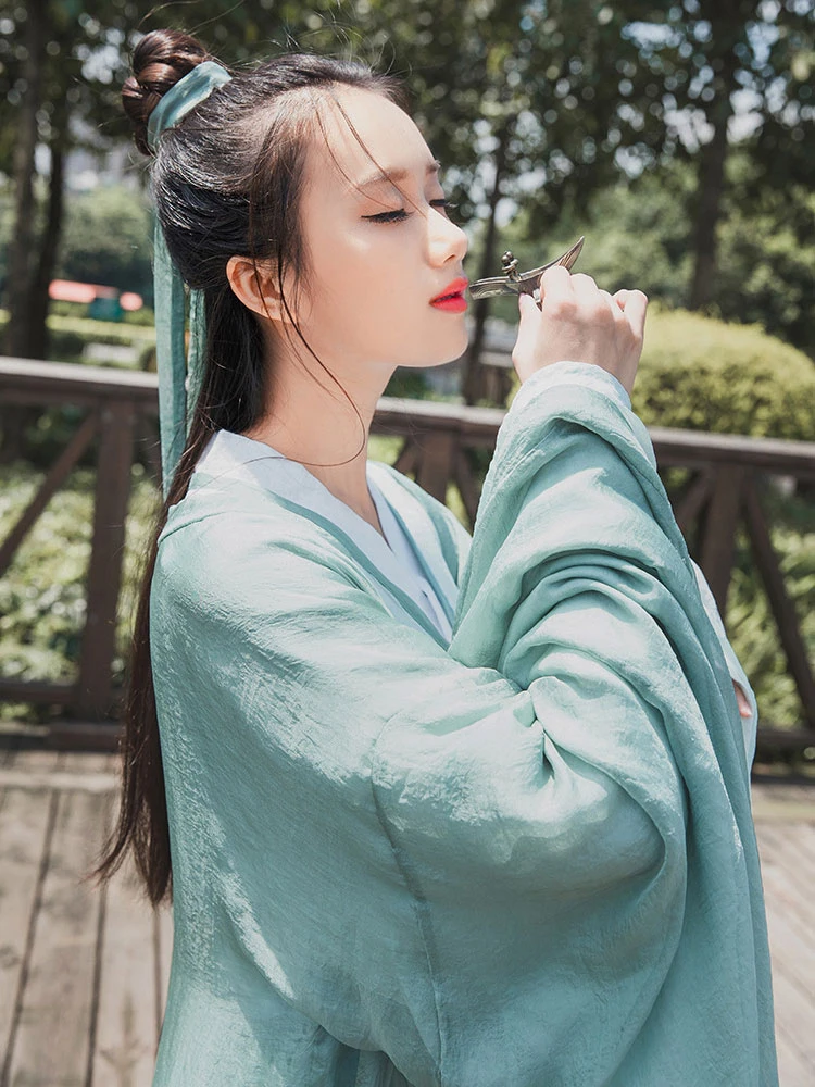 female poet hanfu