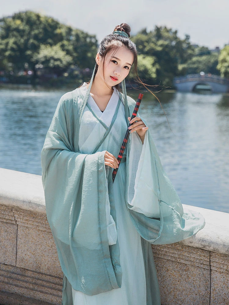 female poet hanfu