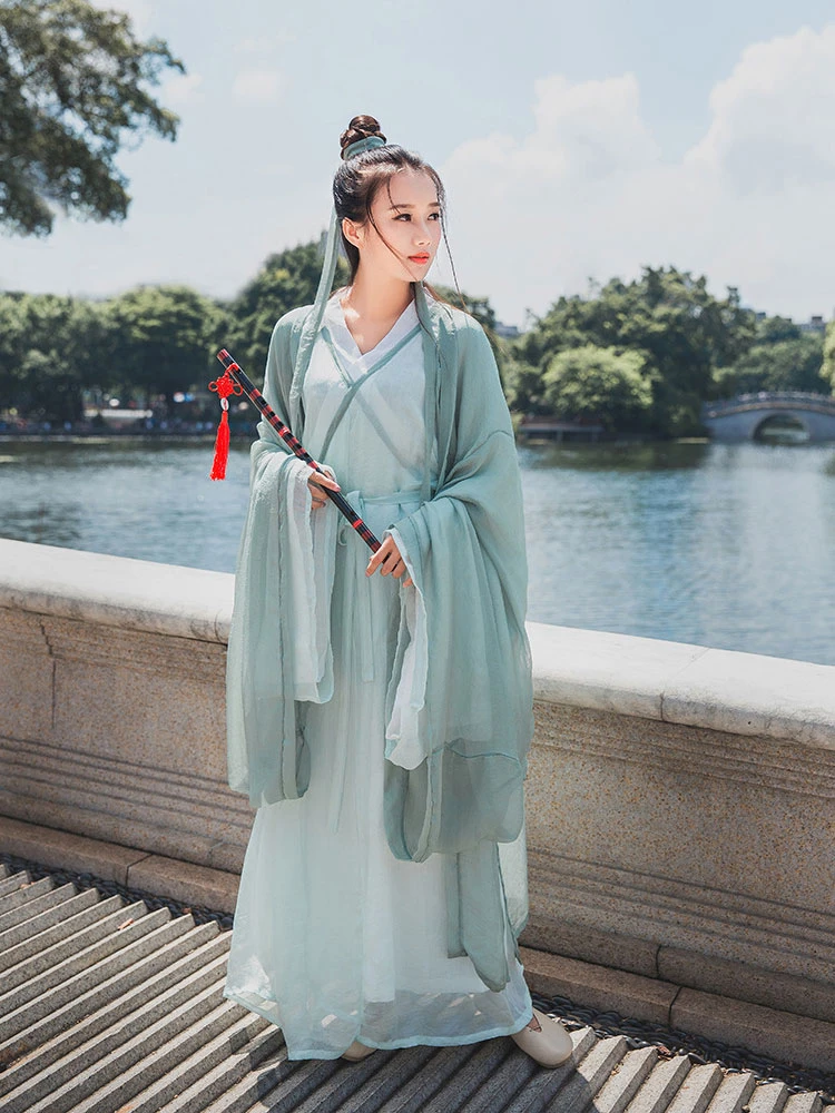 female poet hanfu