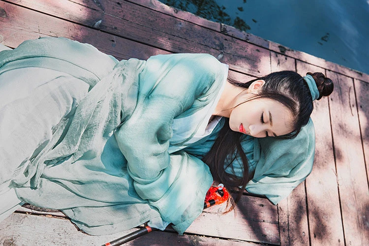 female poet hanfu