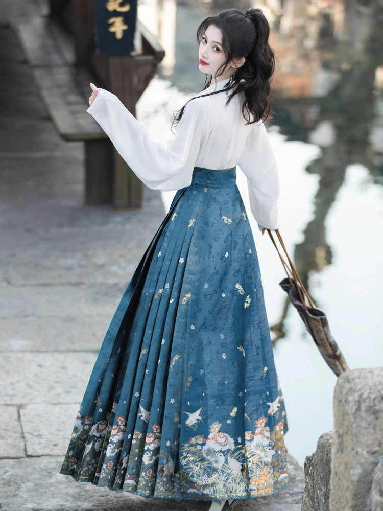 Women's Spring Ming Dynasty Hanfu Modern Fashion Set