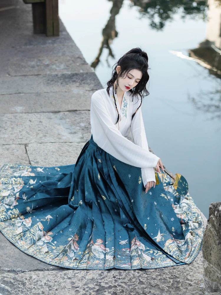 Women's Spring Ming Dynasty Hanfu Modern Fashion Set