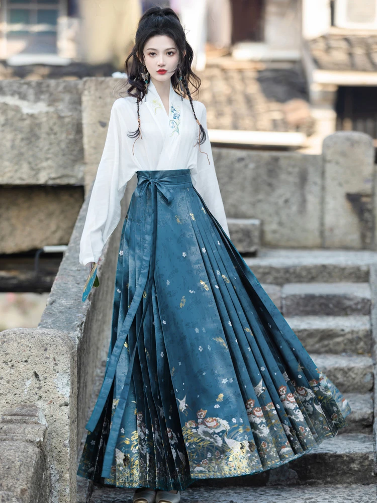 Women's Spring Ming Dynasty Hanfu Modern Fashion Set