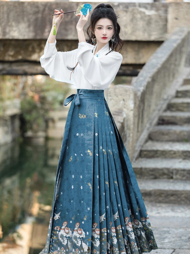 Women's Spring Ming Dynasty Hanfu Modern Fashion Set