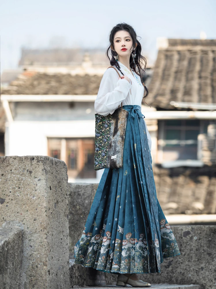 Women's Spring Ming Dynasty Hanfu Modern Fashion Set