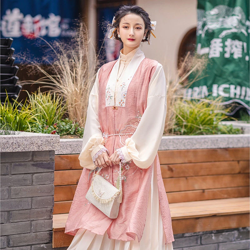 modern lady Chinese hanfu dress