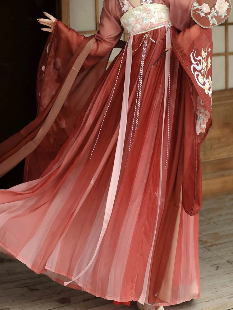 Ladies Qixiong Shanqun North and South Dynasty Hanfu Style Embroidered Large Sleeve Skirt