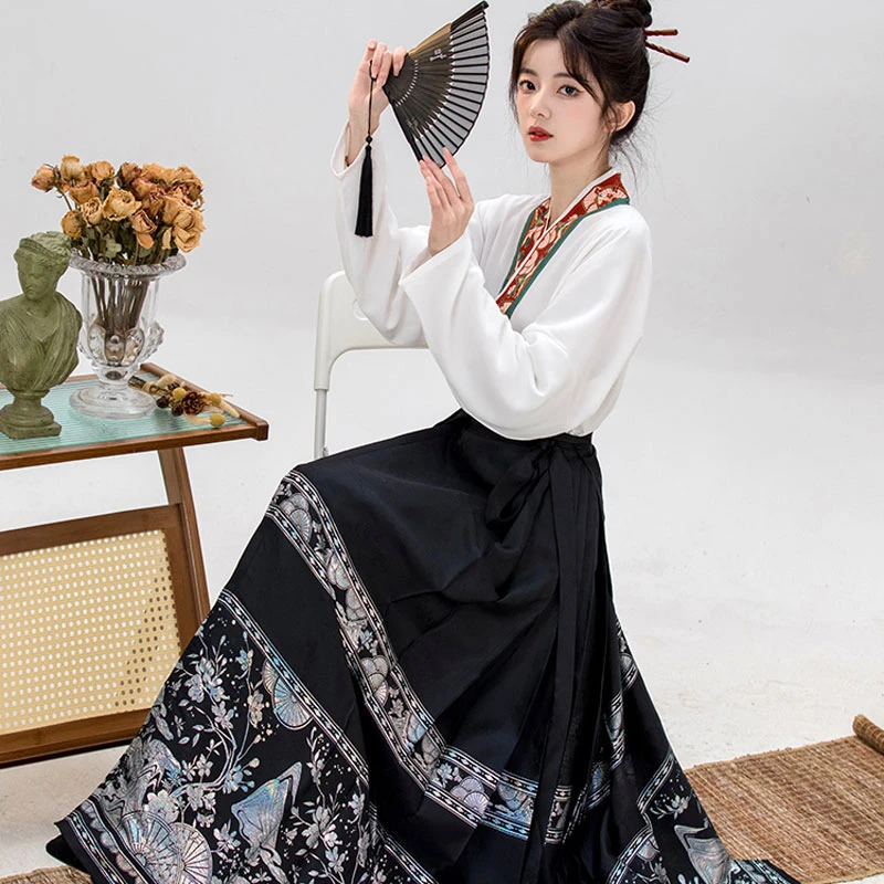 Women-Mamian-Skirt-Ming-Dynasty-Modified-Hanfu-for-Everyday-Wear-1 Women Mamian Skirt Ming Dynasty Modified Hanfu for Everyday Wear
