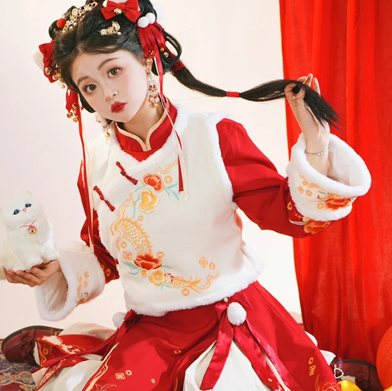 Chinoiserie-Short-Skirt-Winter-Red-Hanfu-Suit-for-New-Year-Wear-2 Chinoiserie Short Skirt Winter Red Hanfu Suit for New Year's Wear