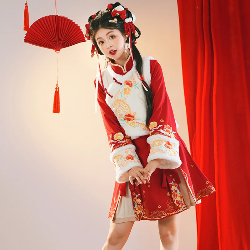 Chinoiserie-Short-Skirt-Winter-Red-Hanfu-Suit-for-New-Year-Wear-4 Chinoiserie Short Skirt Winter Red Hanfu Suit for New Year's Wear