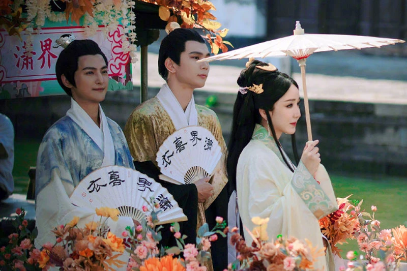 Hanfu Enthusiasts Celebrate Festival in Ancient Chinese Town