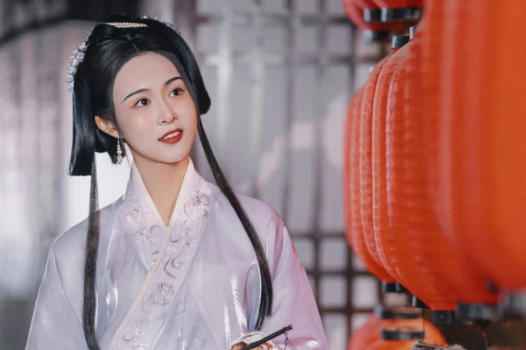 Which Way Do You Cross a Hanfu Top