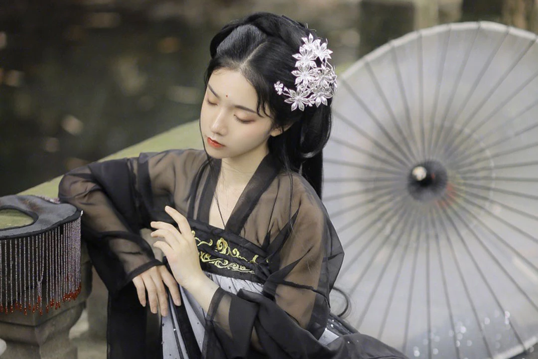 The Symbolism of Black Hanfu in Chinese Culture