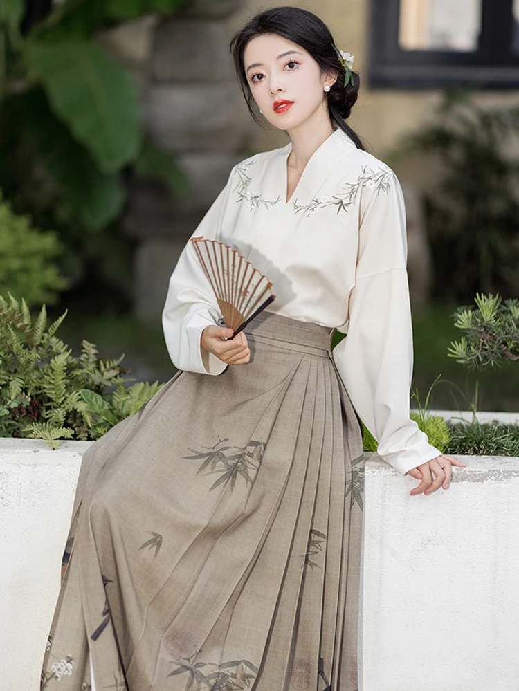 Ming Dynasty Fashion Hanfu Women's Autumn Plum Costume
