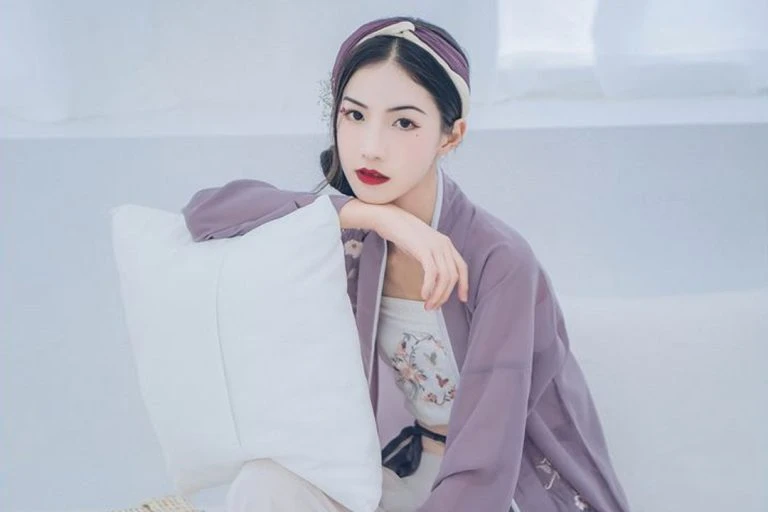 Short & Sweet: Embracing Mini Hanfu Styles