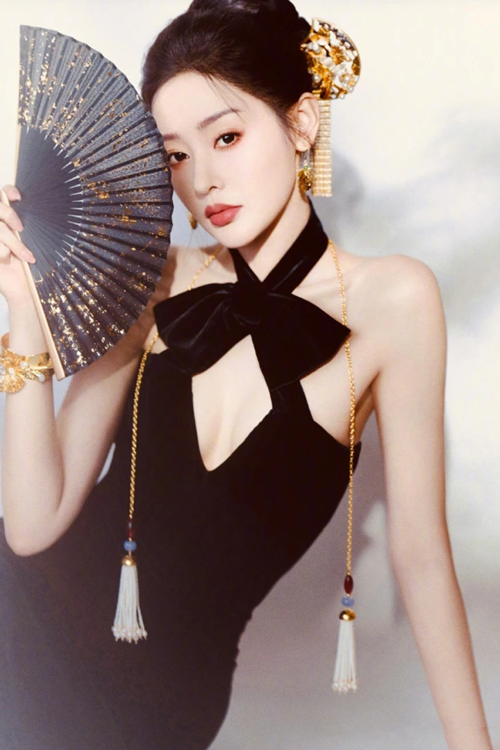 Zhang Tian'ai's Enchanting Photoshoot in a Chinese Cheongsam