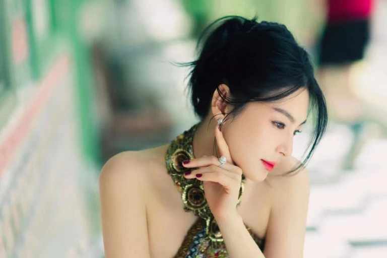 Zhang Yuqi with a Cheongsam on the Red Carpet