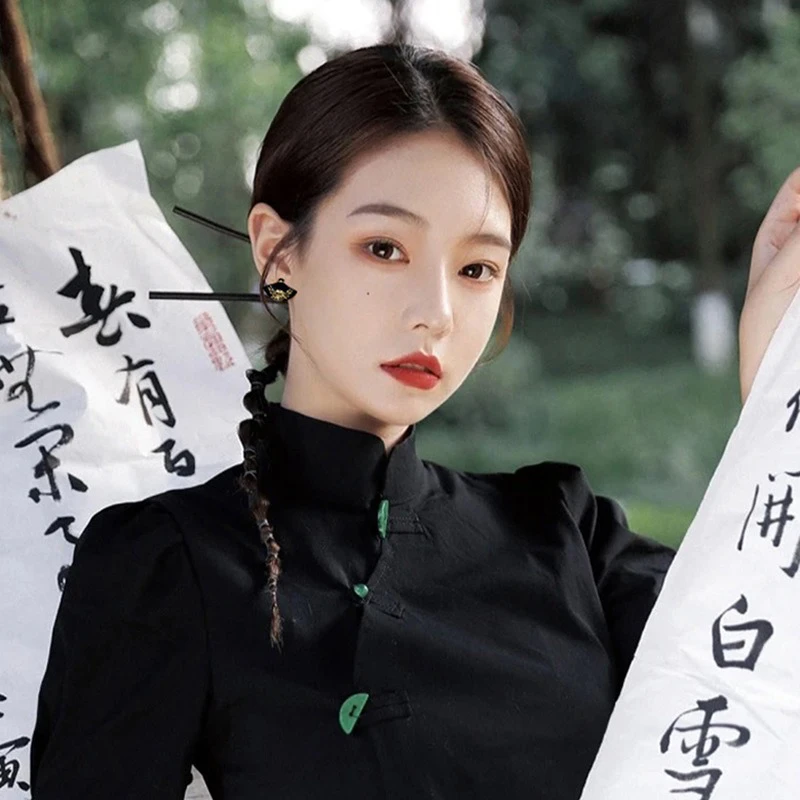 Ladies-Cheongsam-Earrings-Elegant-Scalloped-Black-Ear-Jewellery-4 Ladies Cheongsam Earrings Elegant Scalloped Black Ear Jewellery